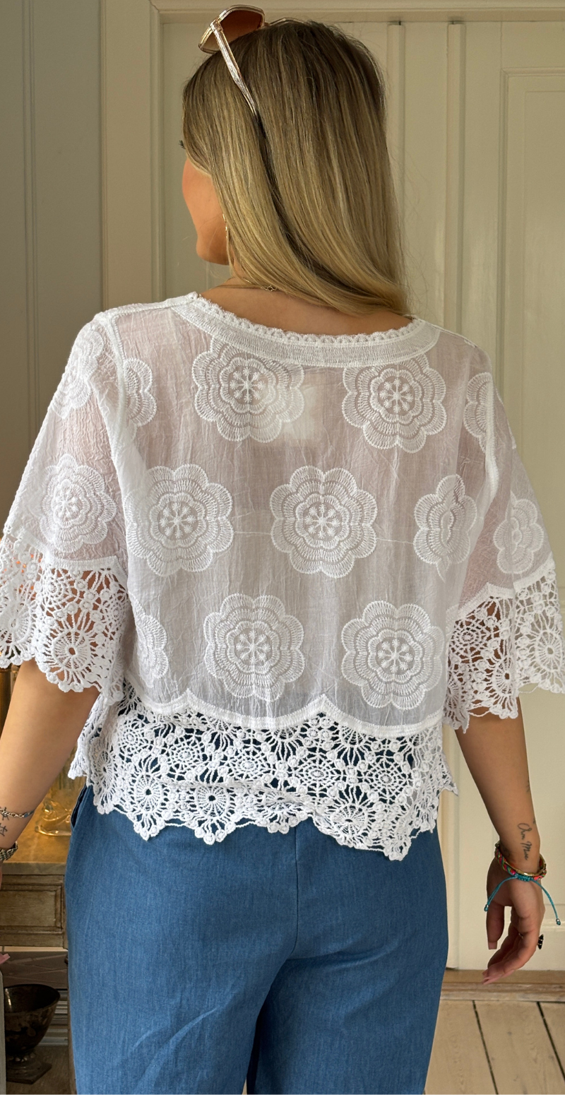 Silvia cardigan med 3/4 ærmer og hæklede kanter hvid LikeLondon