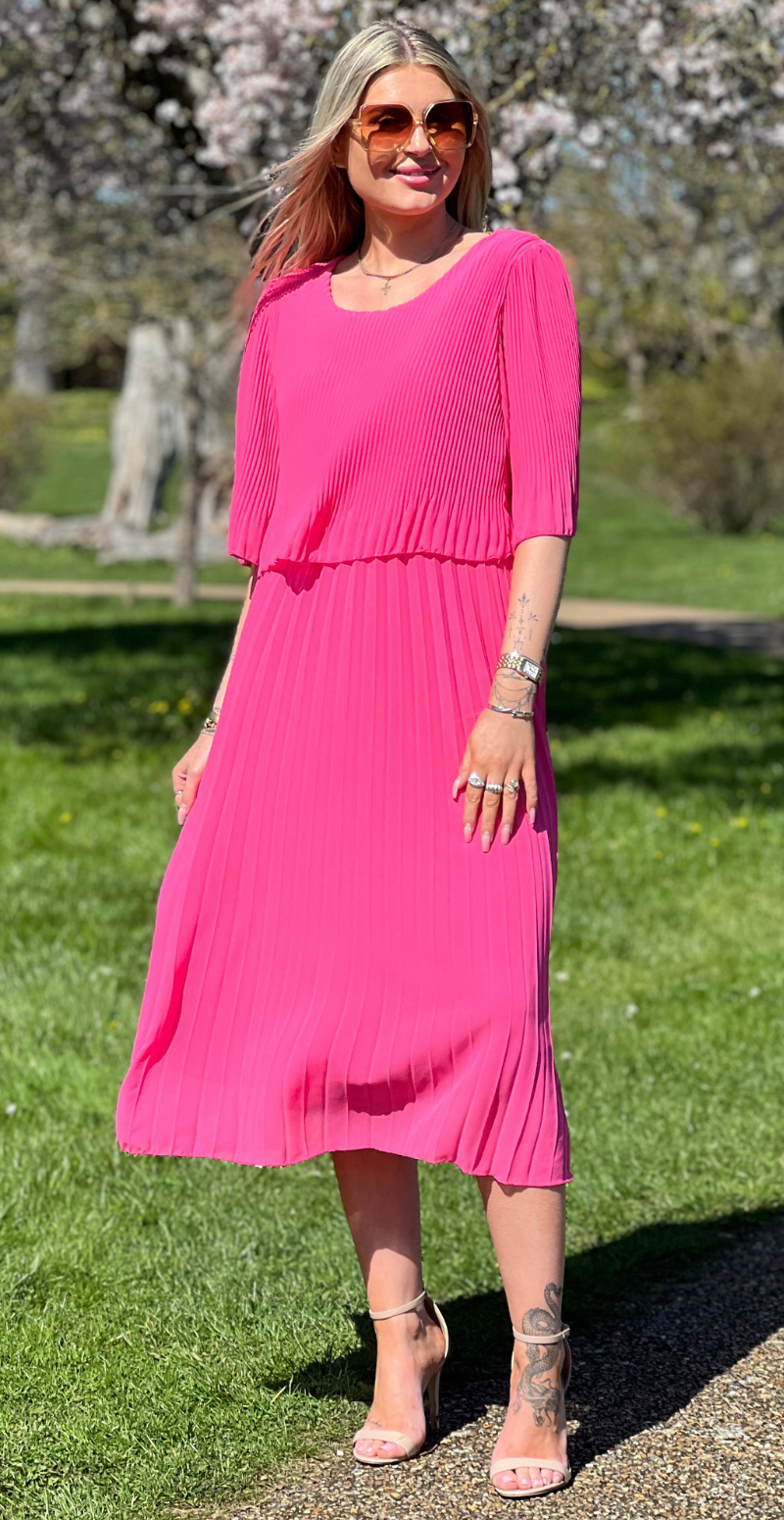 Carmen plisseret kjole med elastik i taljen pink LikeLondon