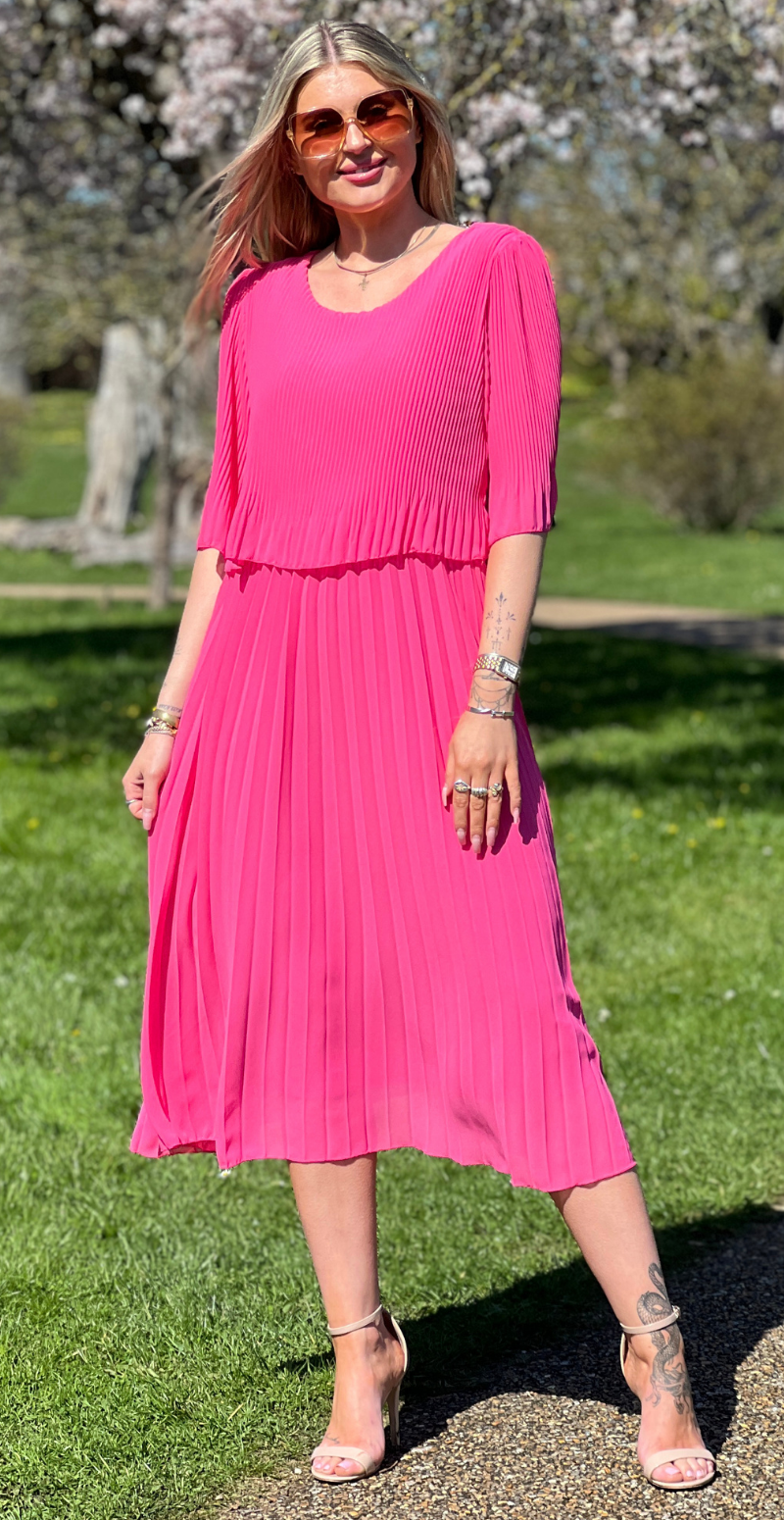 Carmen plisseret kjole med elastik i taljen pink LikeLondon
