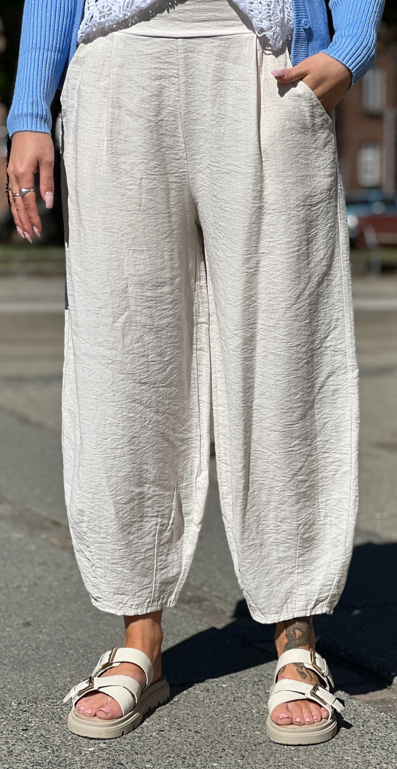 Forudbestil uge 23 Alana bukser med skrålommer og barrel-fit beige LikeLondon