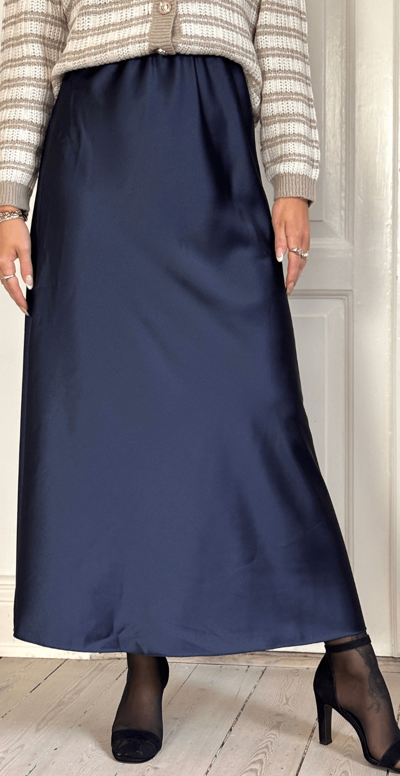 Cissi satin nederdel navy LikeLondon