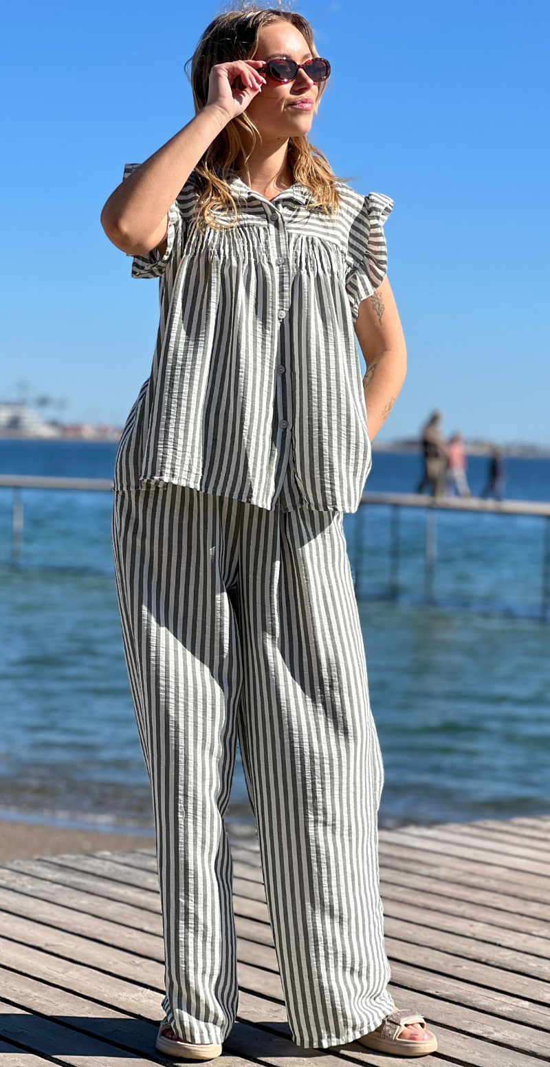 Lilje sæt med stribet bluse og bukser militare LikeLondon