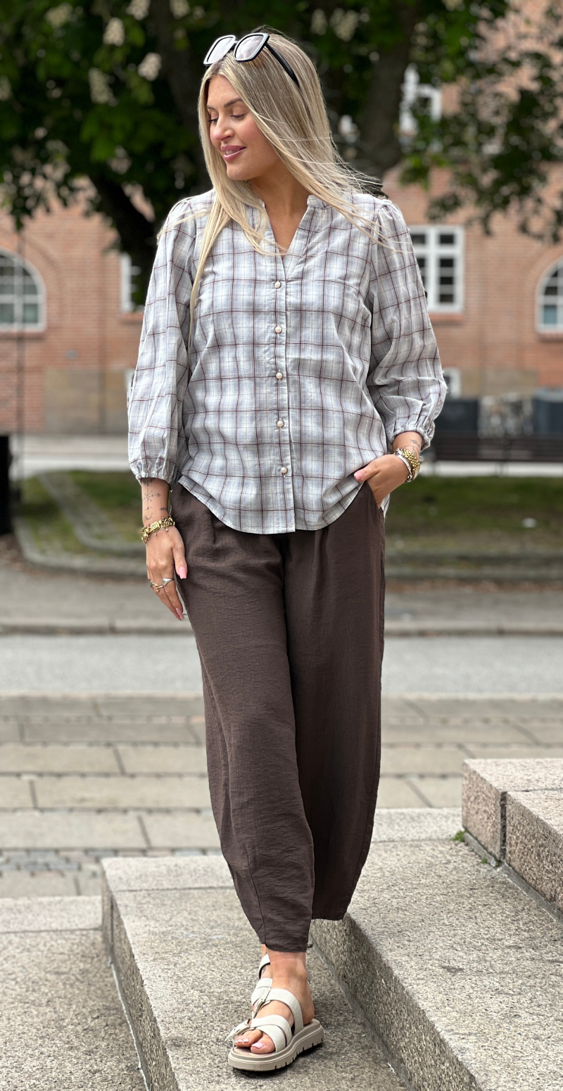 Forudbestil uge 23 Alana bukser med skrålommer og barrel-fit brun LikeLondon
