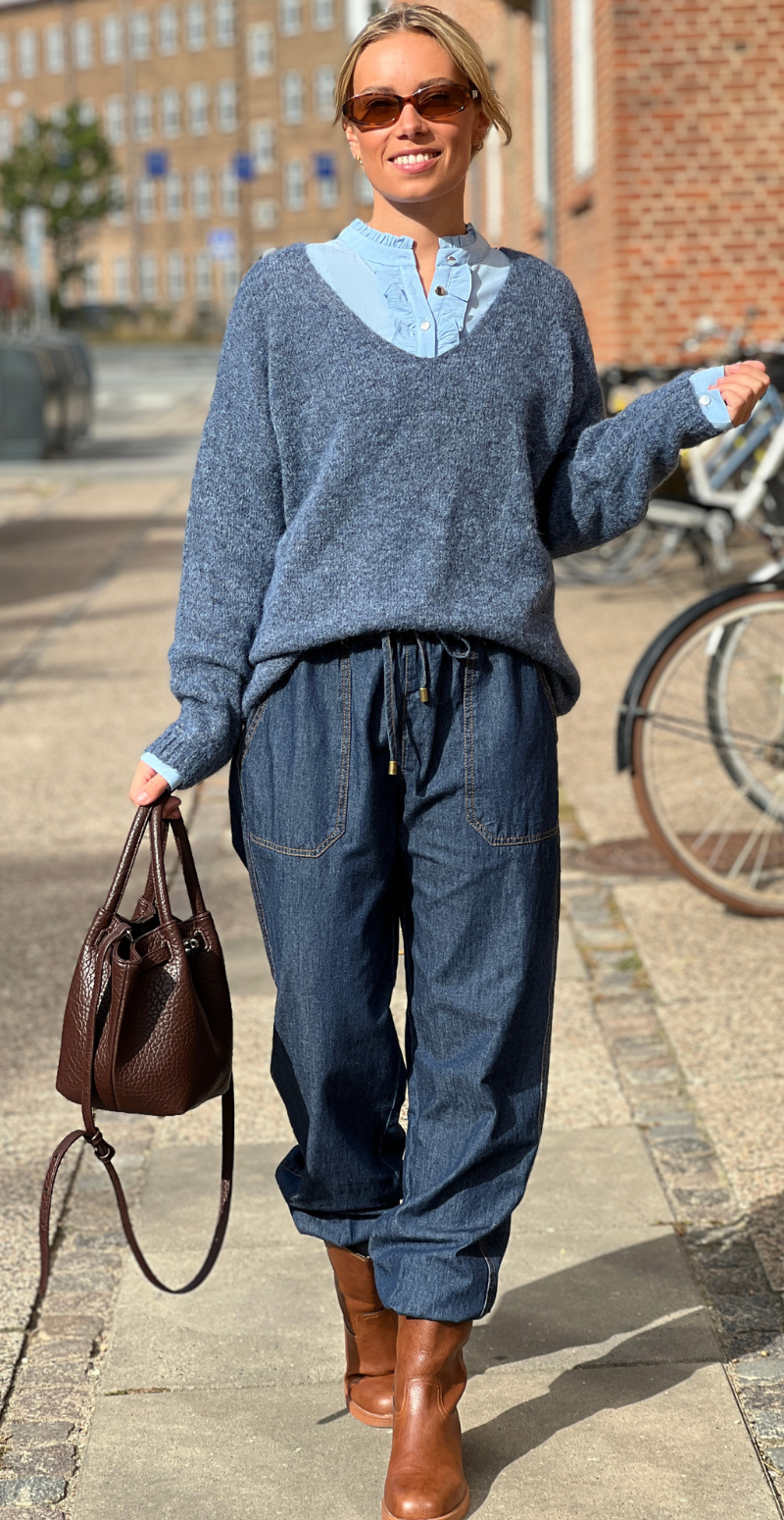 Sonja strik i uld med lange ærmer og v-hals jeans LikeLondon