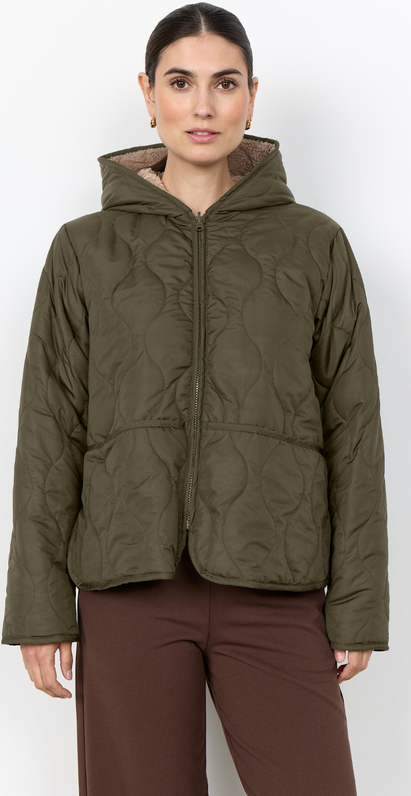 Amara kort vendbar jakke i quiltet og teddylook army LikeLondon