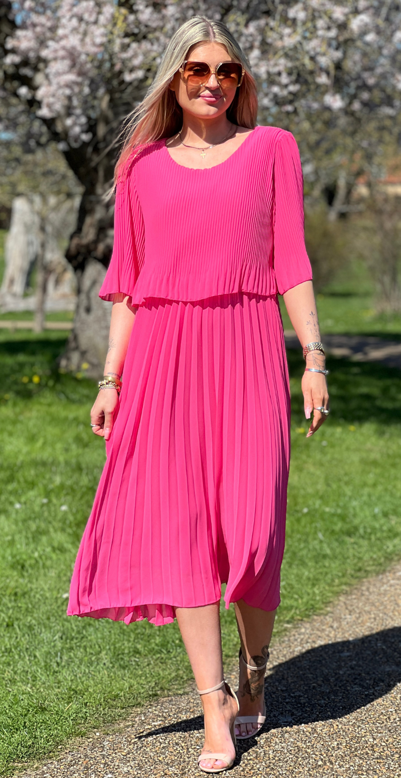 Carmen plisseret kjole med elastik i taljen pink LikeLondon