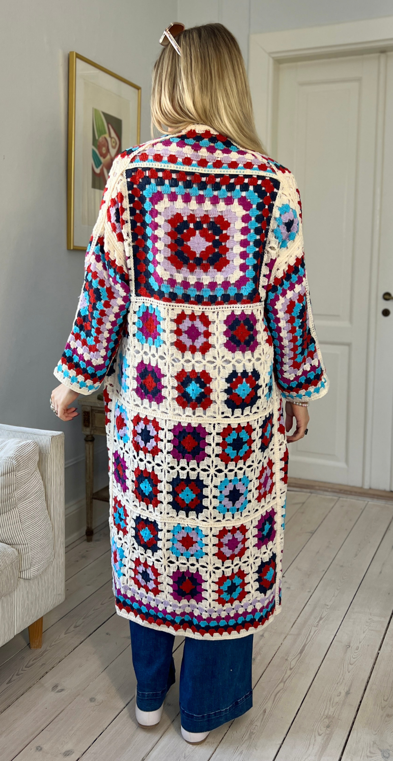 Libba lang cardigan med hæklet mønster rød LikeLondon