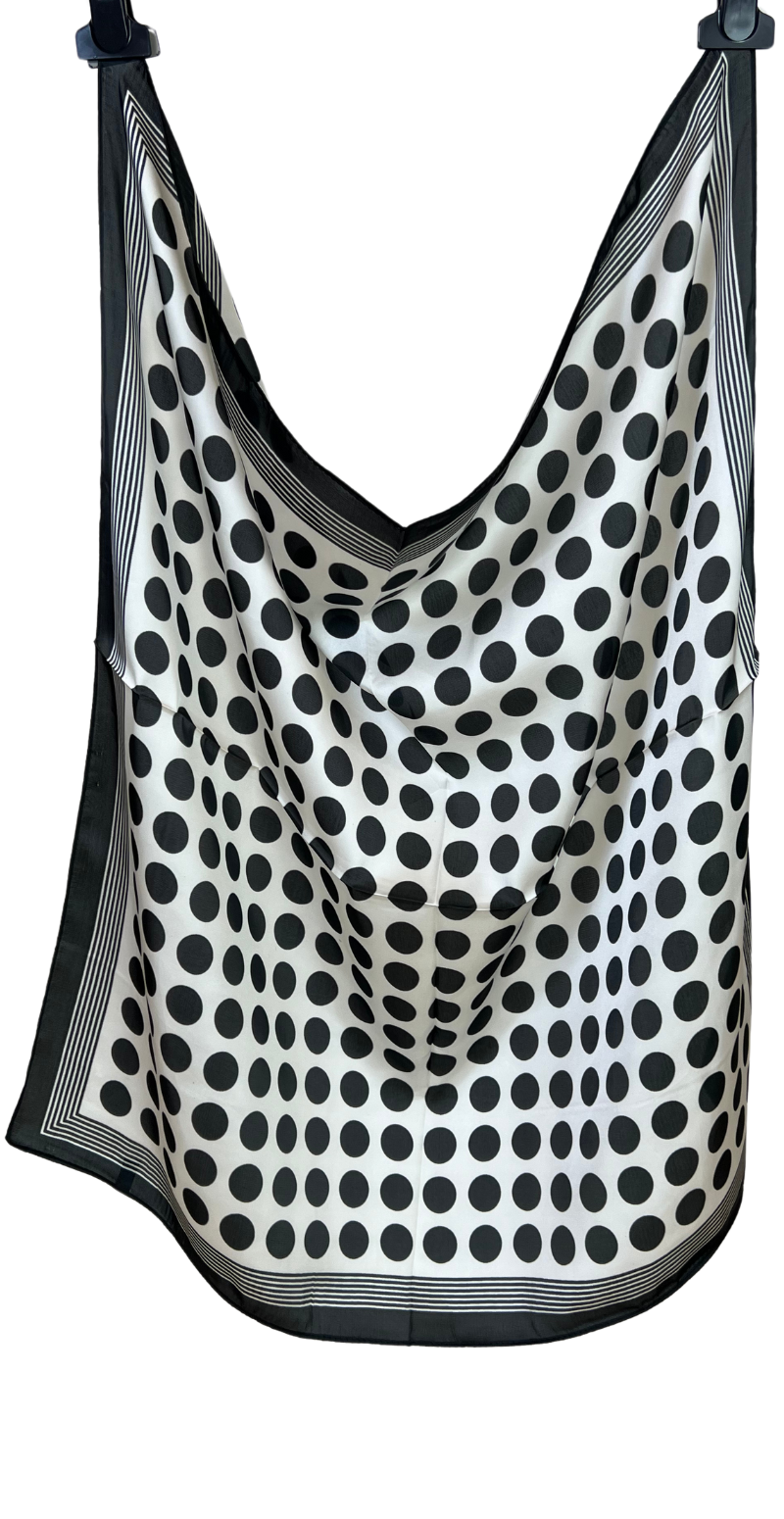 Tørklæde med sorte prikker LikeLondon