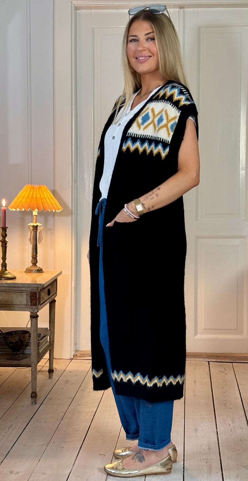 Fjola ærmeløs uldcardigan med mønster sort LikeLondon