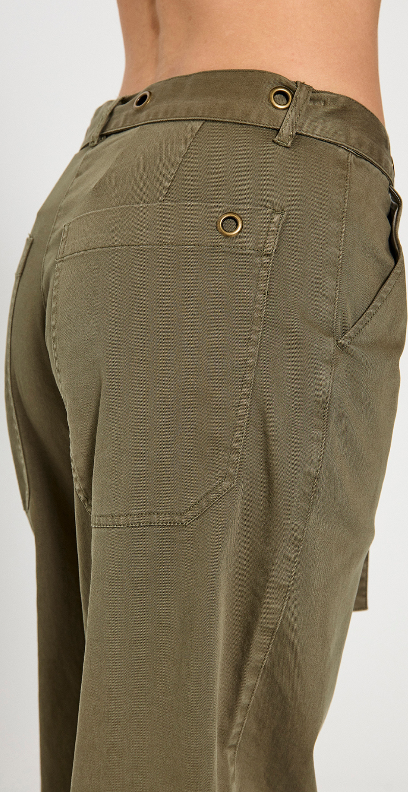 Pachino bukser med bælte deep lichen green