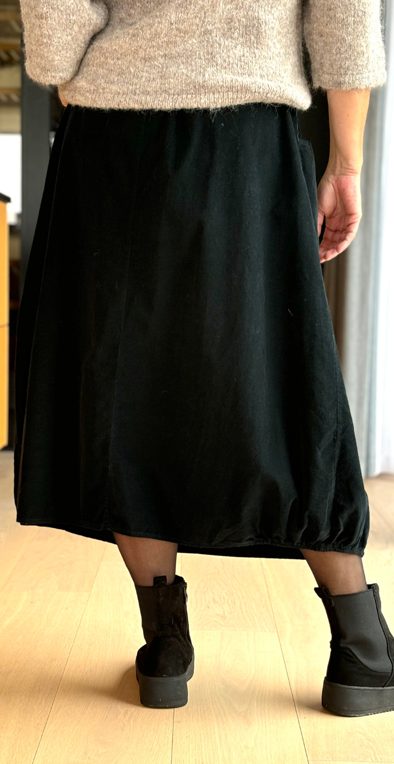 Allison fløjlsnederdel med lommer sort LikeLondon