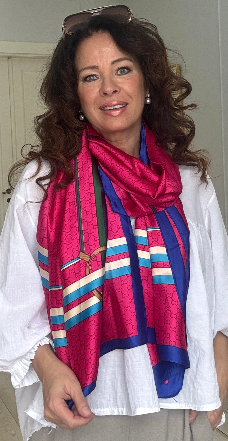 Silketørklæde med cc print og spænder pink LikeLondon