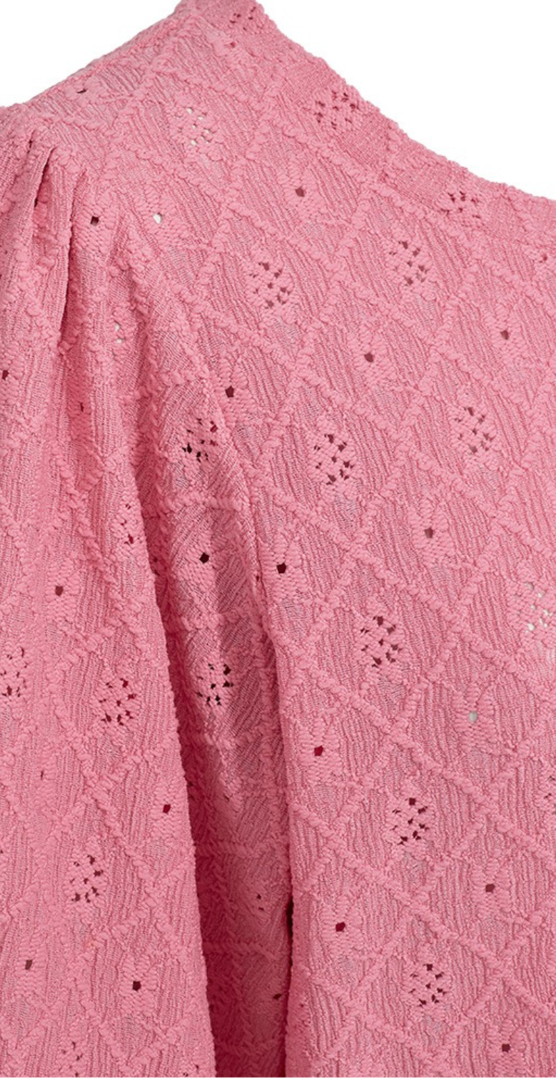 Kiona bluse med hulmønster wild orchid Freequent