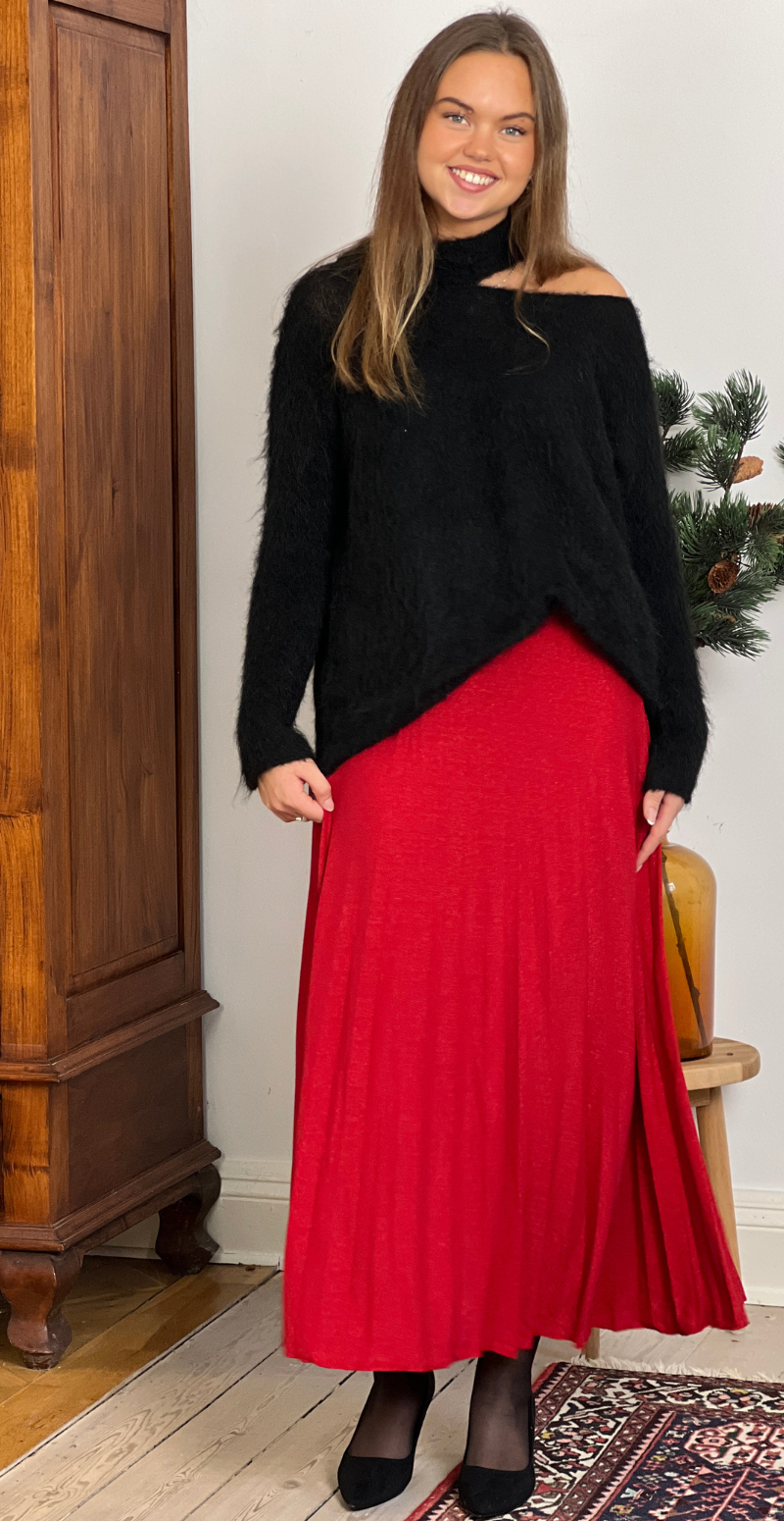 Suzan strikbluse med detalje ved skulderen sort LikeLondon