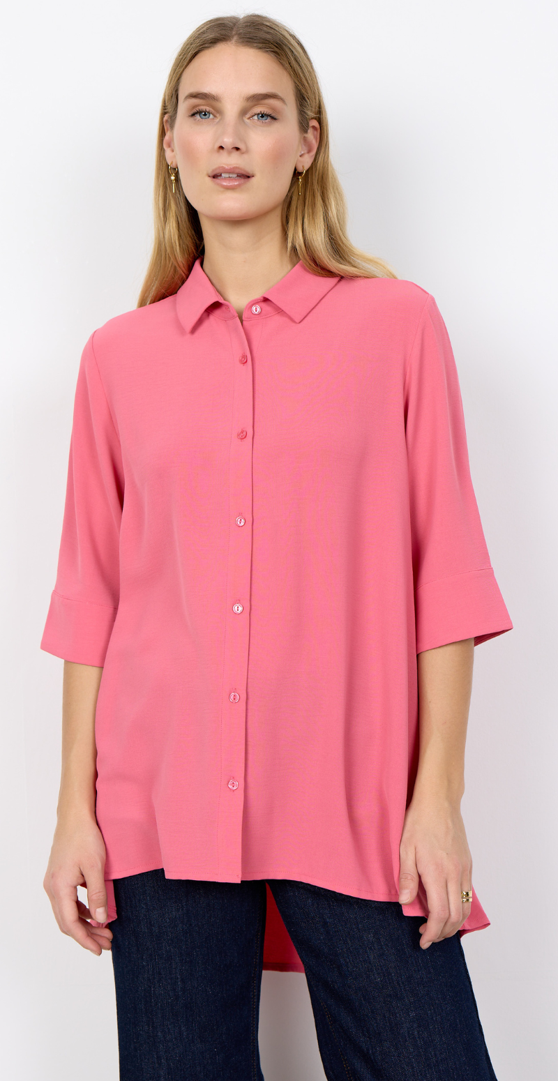 Carrie skjortebluse med længde bagtil rosa LikeLondon