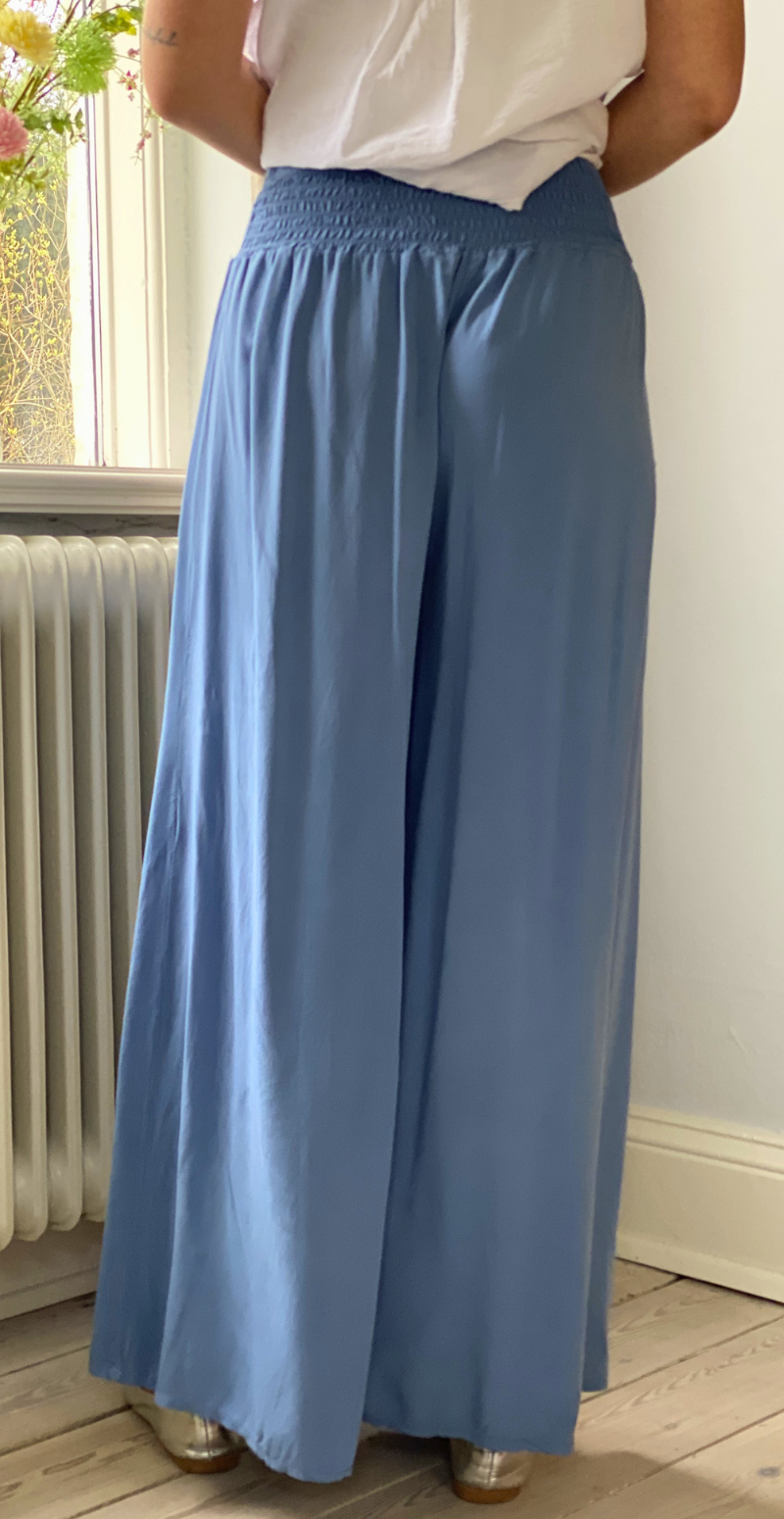 Peggy bukser med brede ben og smock jeans LikeLondon