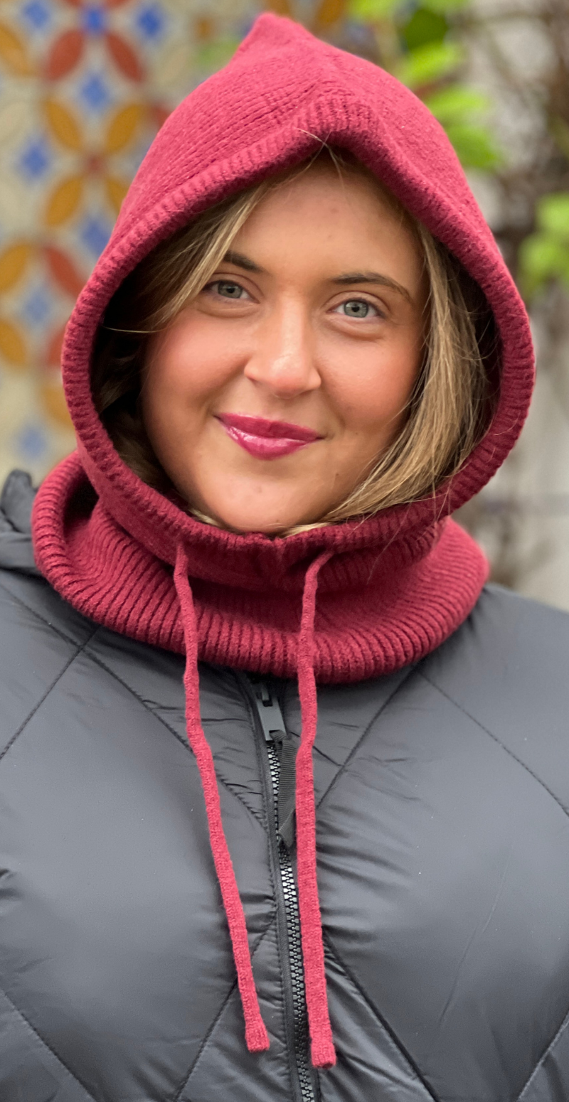 Strikket balaclava med snøre bordeaux LikeLondon