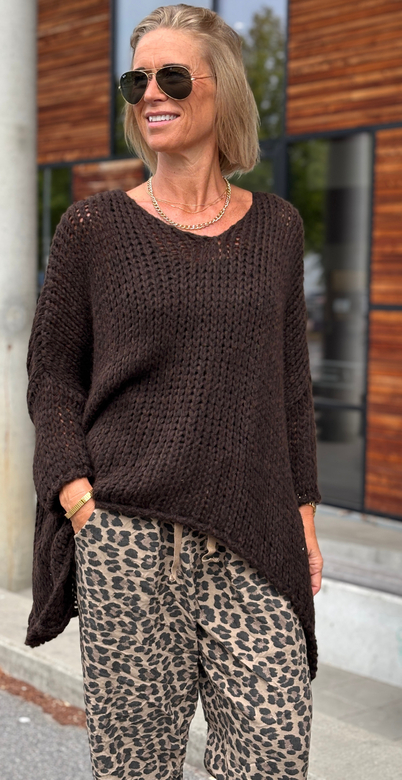 Beatrix oversized strik i grov rib brun LikeLondon