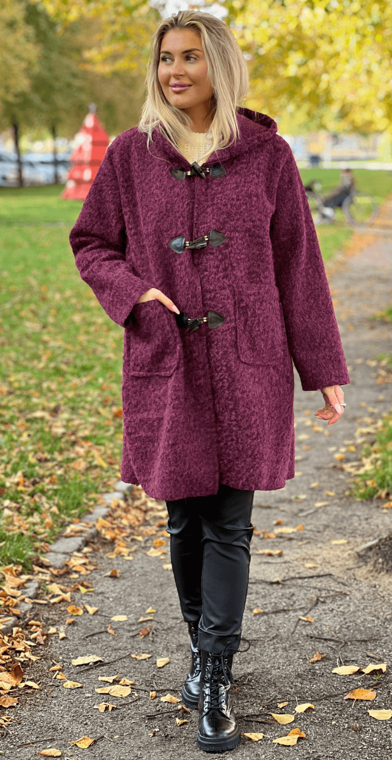 Mabel duffle coat med hætte og lommer bordeaux LikeLondon
