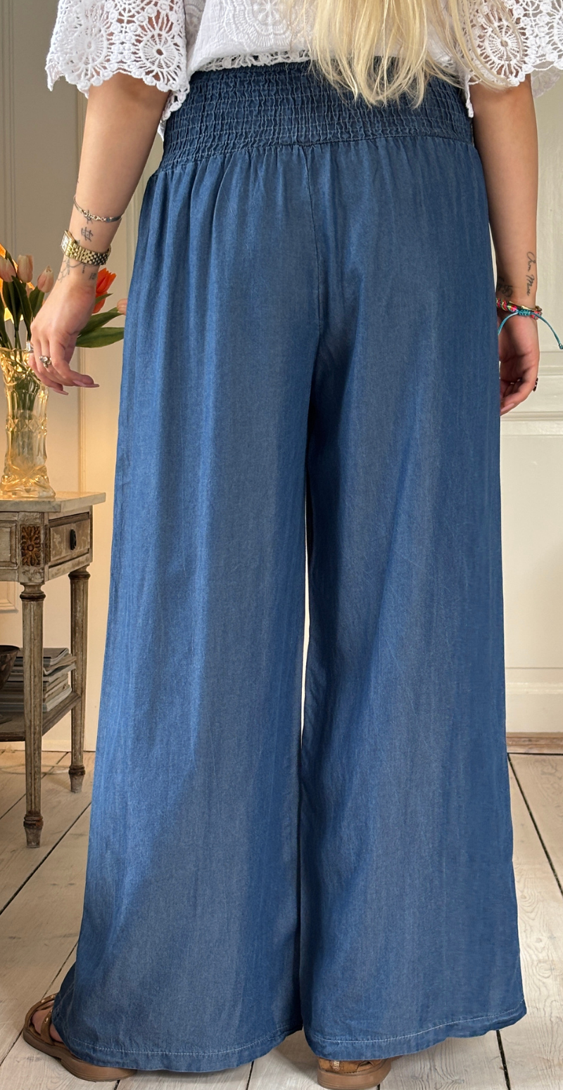 Hannah bukser med vidde og smock kant dark jeans LikeLondon