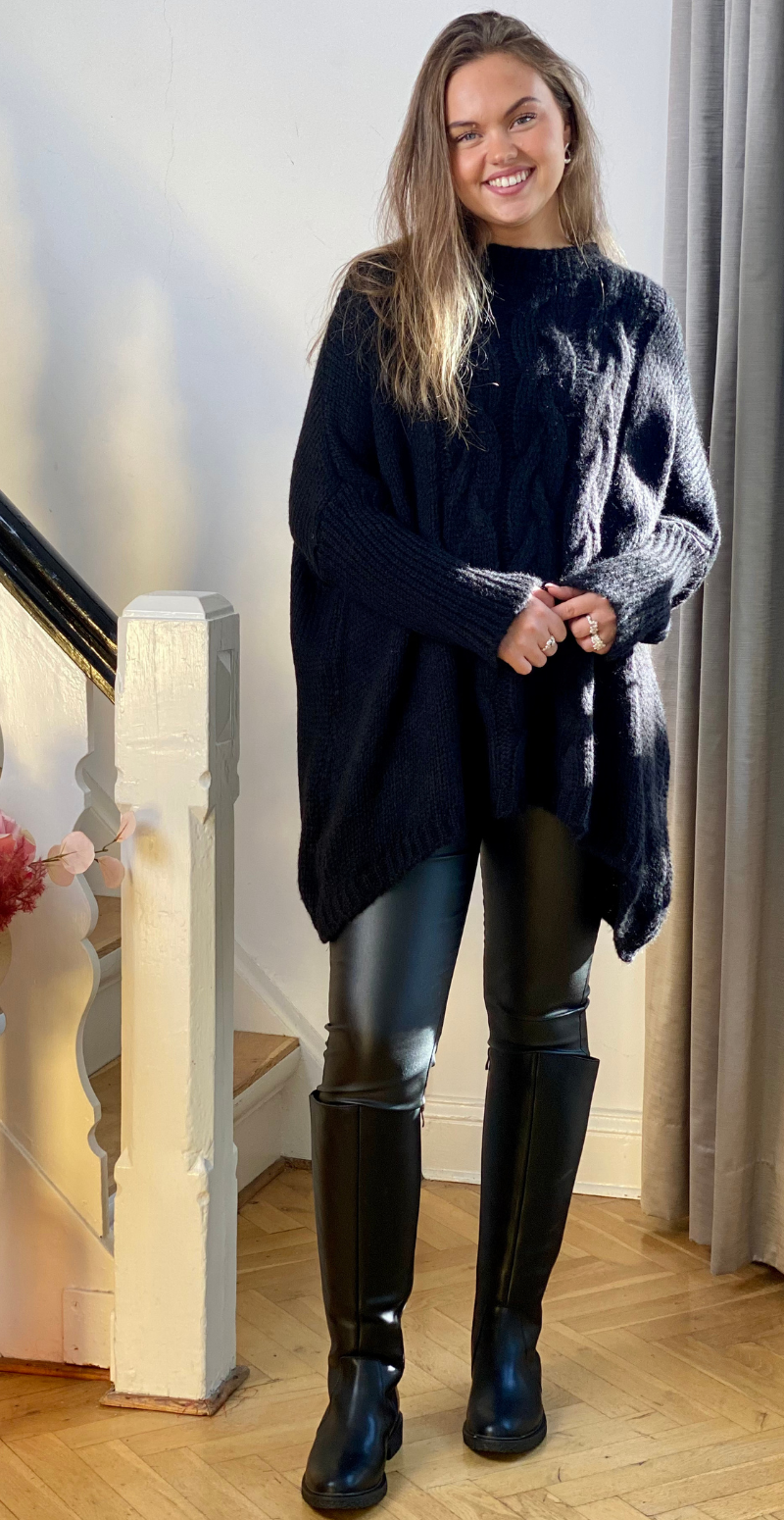 Daphne strik med kabelmønster og ribærme sort LikeLondon
