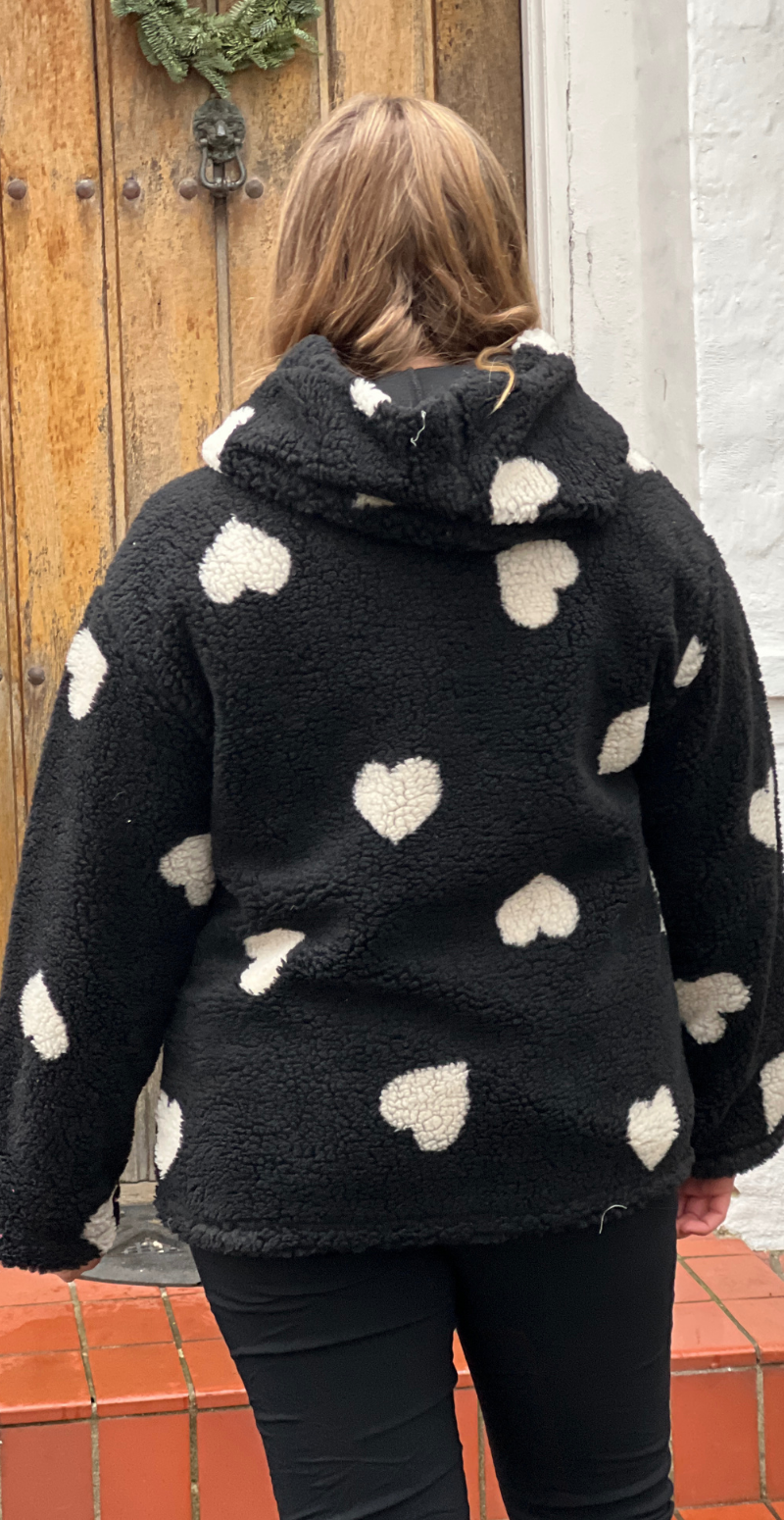 Nema teddy jakke i uld med hjerter sort LikeLondon