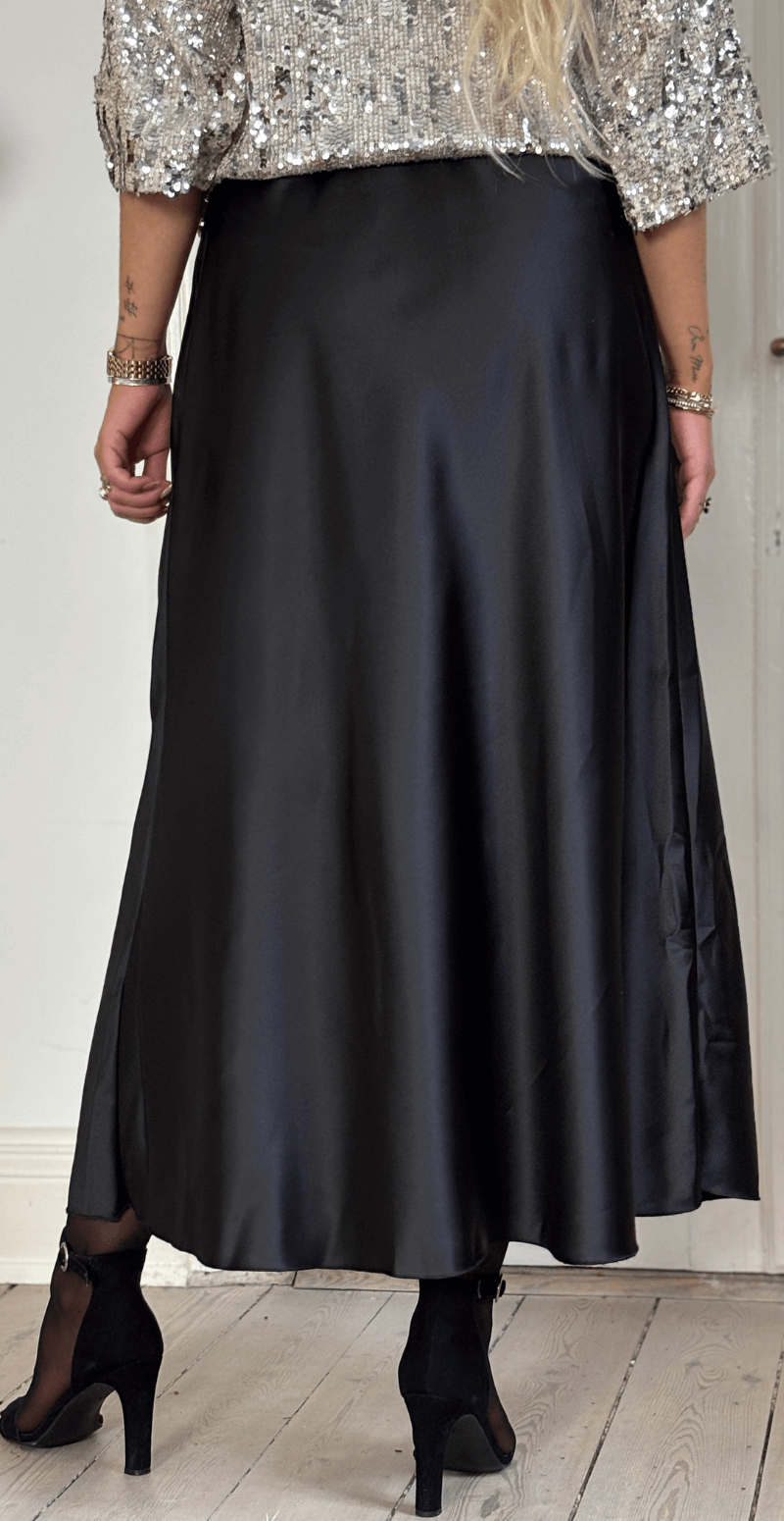Cissi satin nederdel sort LikeLondon