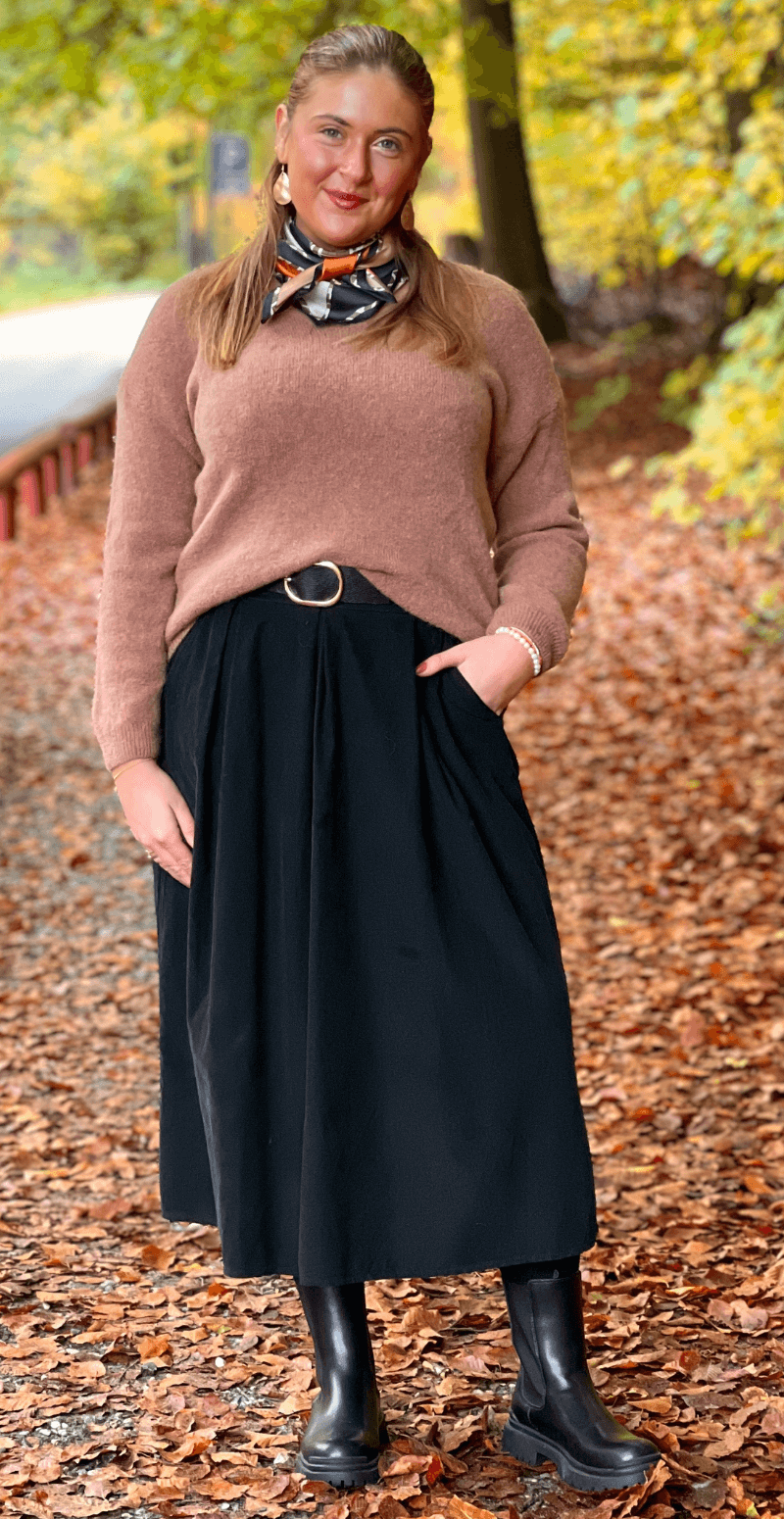 Cara uld strik med V-hals camel LikeLondon