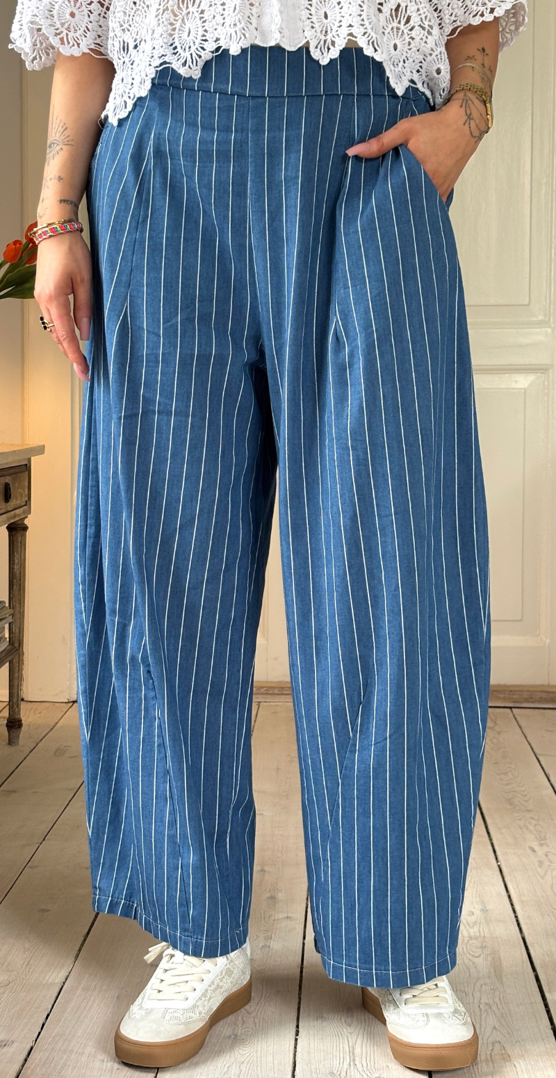 Nika denimbukser med nålestriber medium jeans LikeLondon