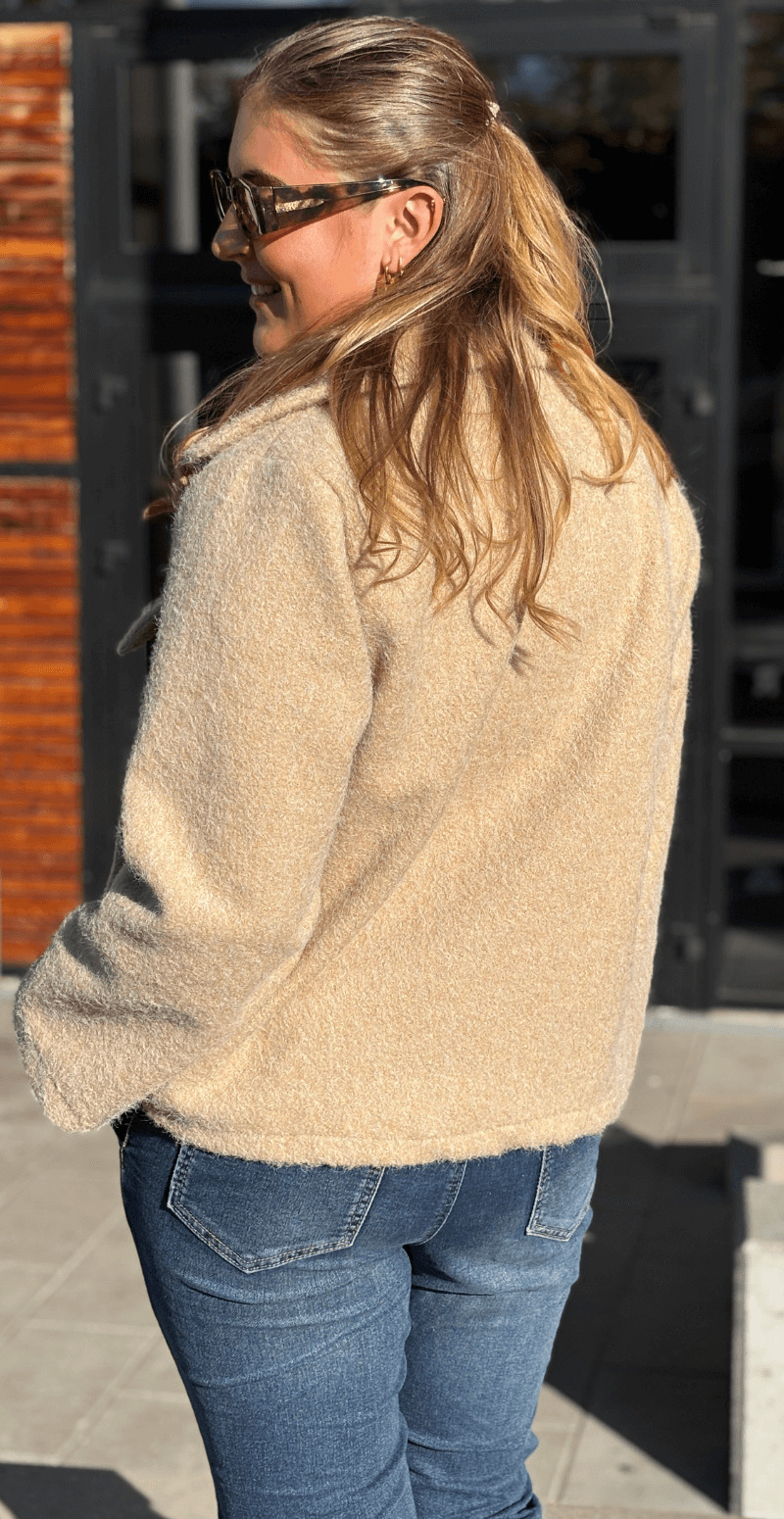 Anastacia klassisk jakke med pynteknapper beige LikeLondon