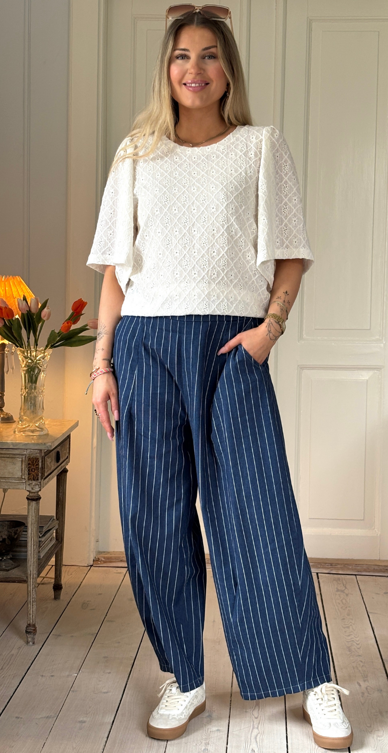 Nika denimbukser med nålestriber dark jeans LikeLondon