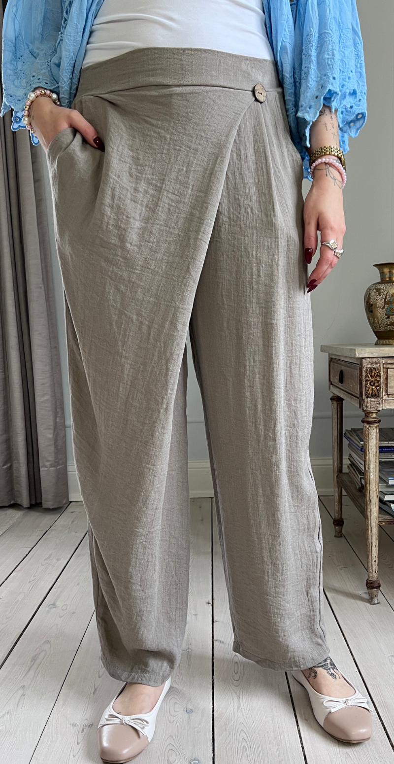 Normi bukser med træknap og slå-om effekt fango LikeLondon