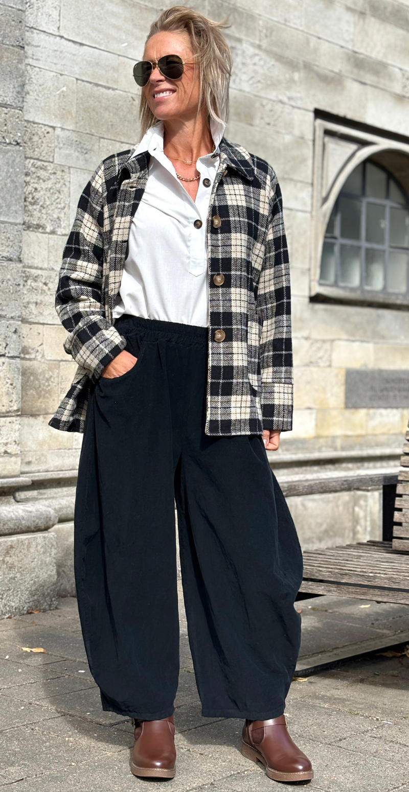 Gabby ternet jakke med store knapper sort LikeLondon
