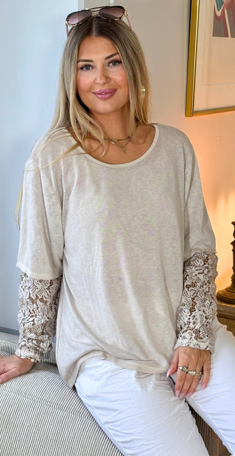Amalia bluse med langt blondeærme beige LikeLondon