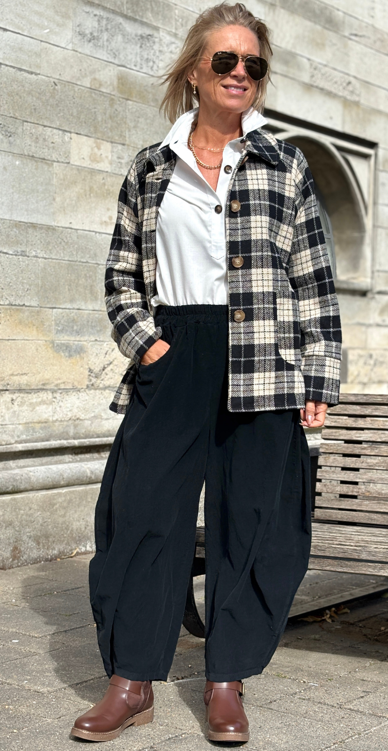 Gabby ternet jakke med store knapper sort LikeLondon