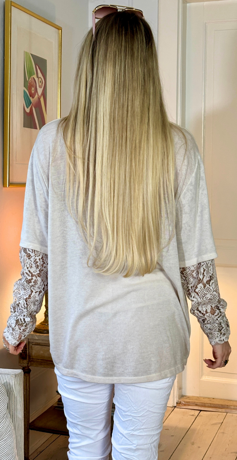Amalia bluse med langt blondeærme beige LikeLondon