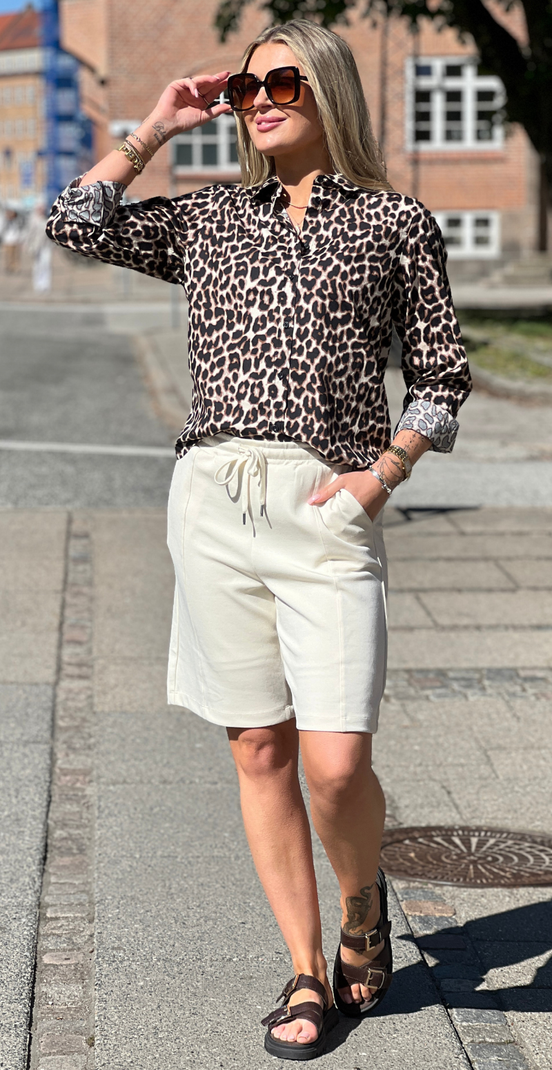 Henny gennemknappet bluse med leopardprint black mix B.young