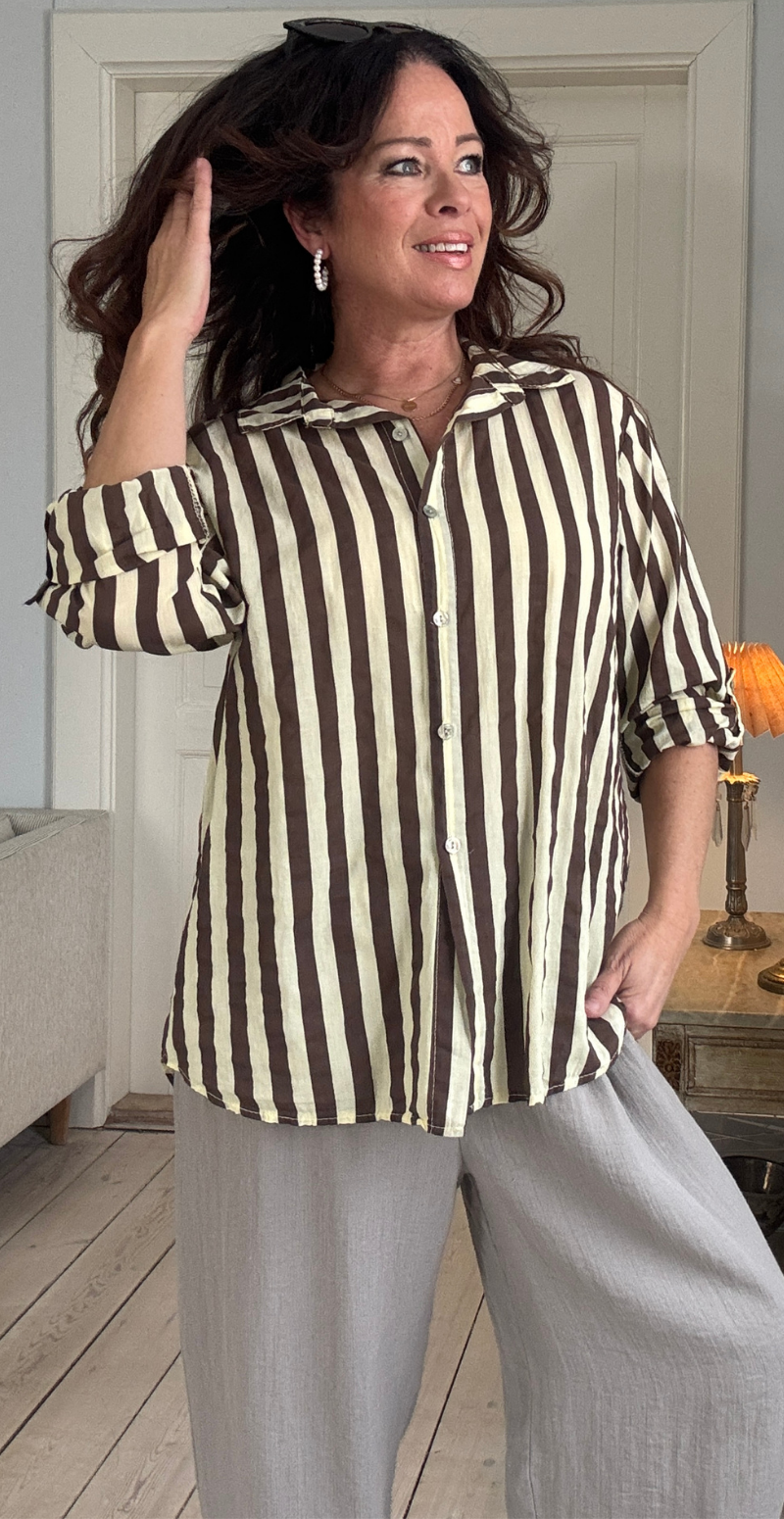 Cellie stribet skjorte med perlemorsknapper gul LikeLondon