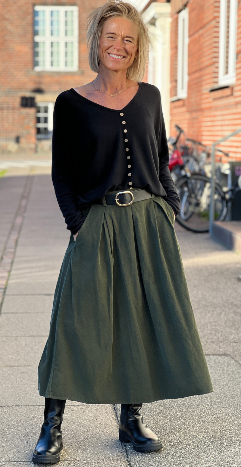 Josephine bluse med pynteknapper sort LikeLondon