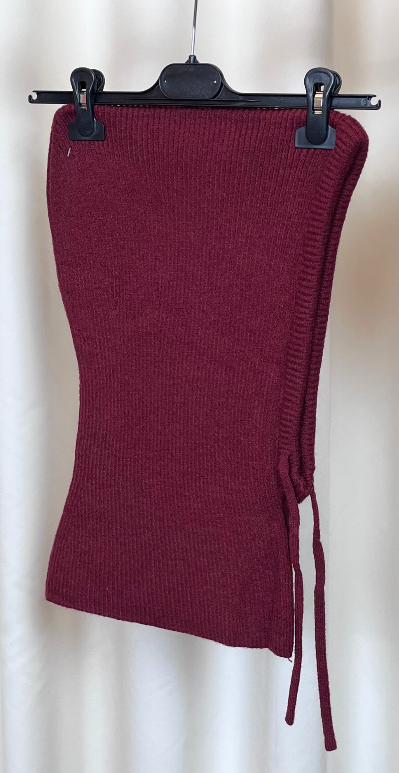 Strikket balaclava med snøre bordeaux LikeLondon