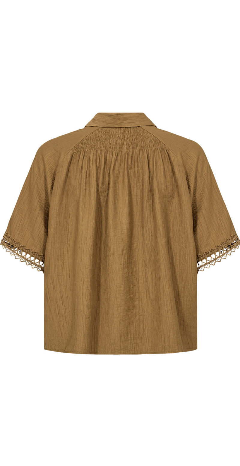 Regina skjortebluse med blondekant oliven LikeLondon