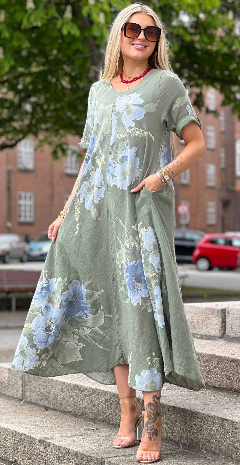 Meri lang kjole med blomsterprint og lommer militare LikeLondon