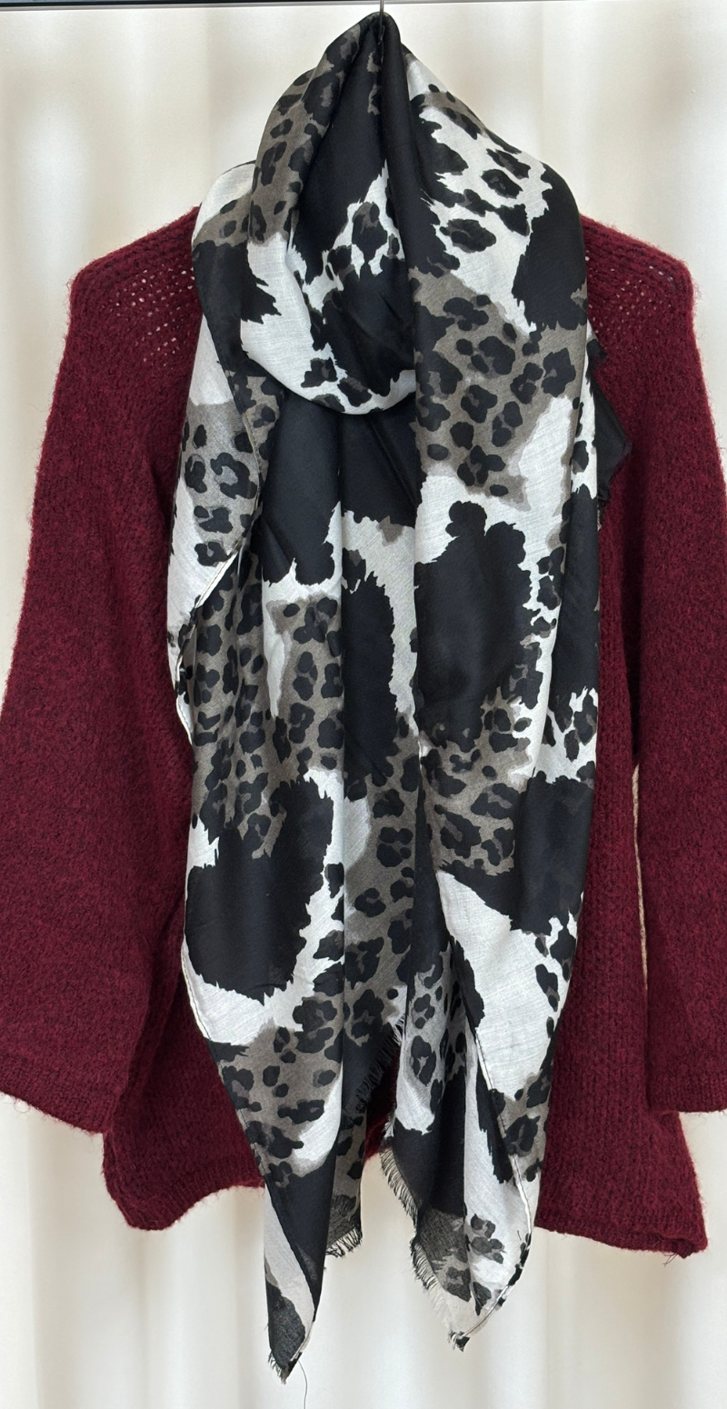 Tørklæde med leopard mønster grå/sort LikeLondon