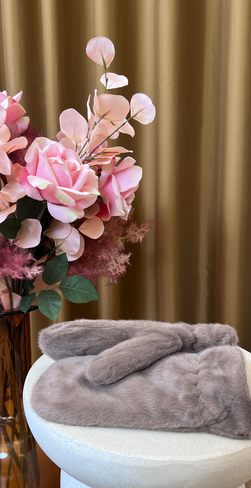 Luffer med fake fur taupe LikeLondon