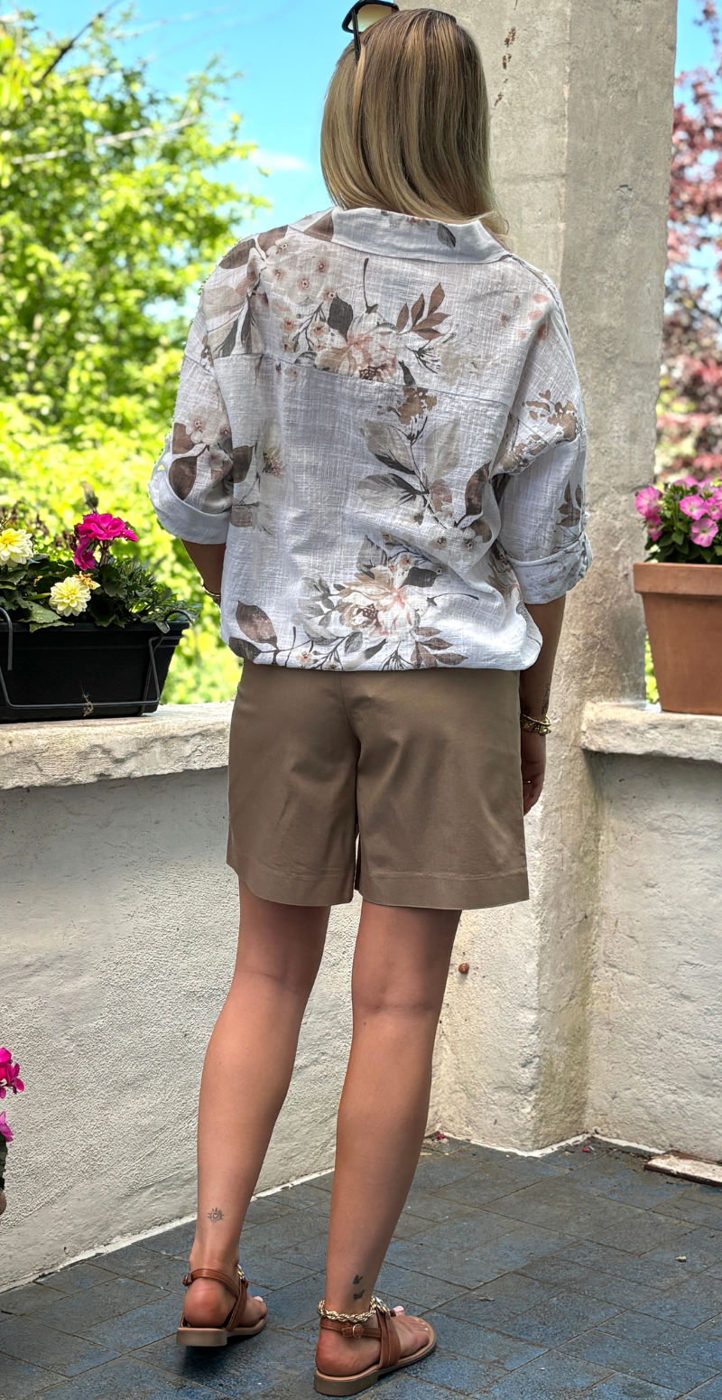 Birdie skjorte med blomsterprint og lille brystlomme hvid LikeLondon