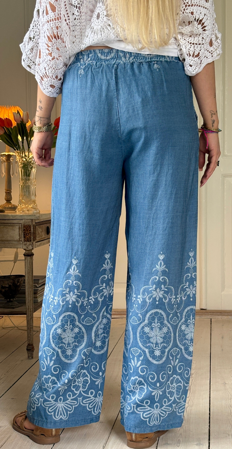 Candie denimbukser med broderiprint medium jeans LikeLondon
