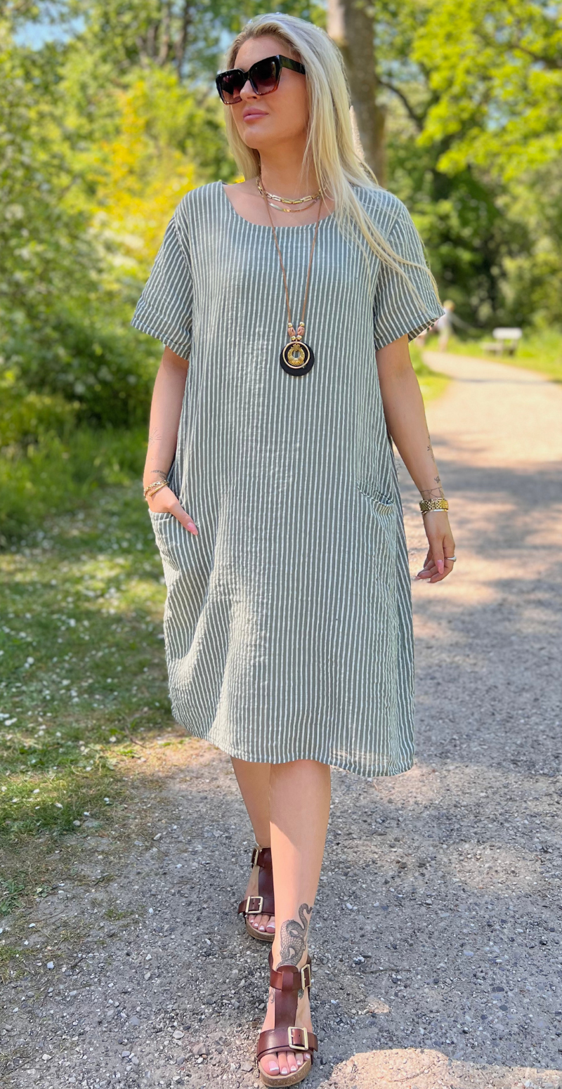 Ragna kjole med striber og lommer khaki LikeLondon