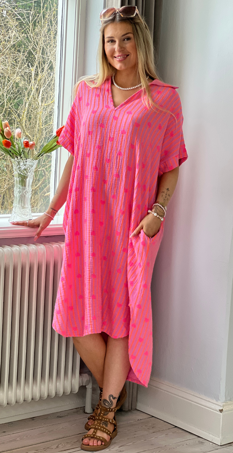 Dagmar kjole i musselin pink/hjerter LikeLondon
