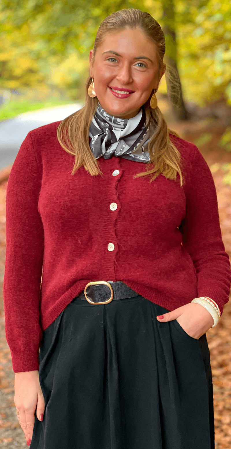 Celeste uld cardigan med perlemorsknapper bordeaux LikeLondon
