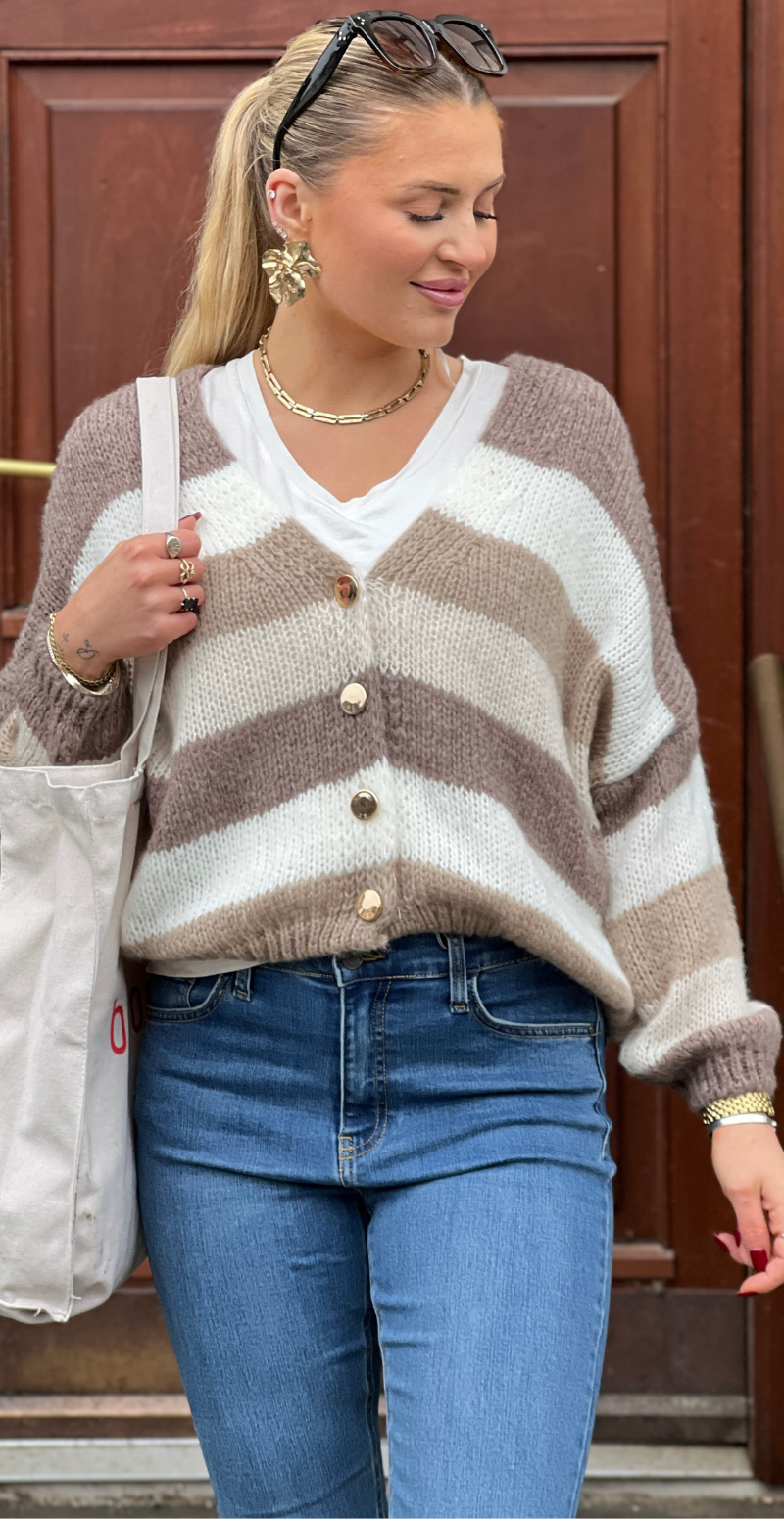 Evelina cardigan med guldknapper brun LikeLondon